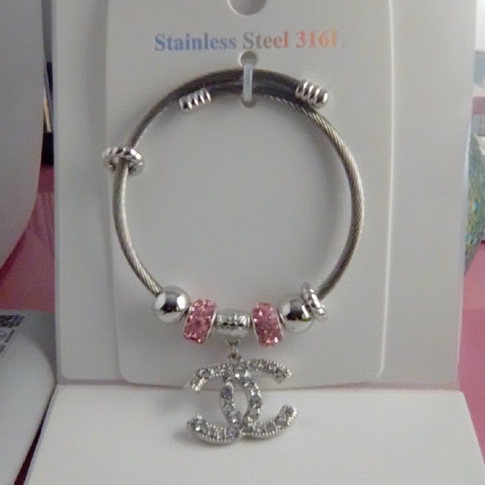 Elegant Silver and Pink Charm Bracelet - Picture 2 of 4